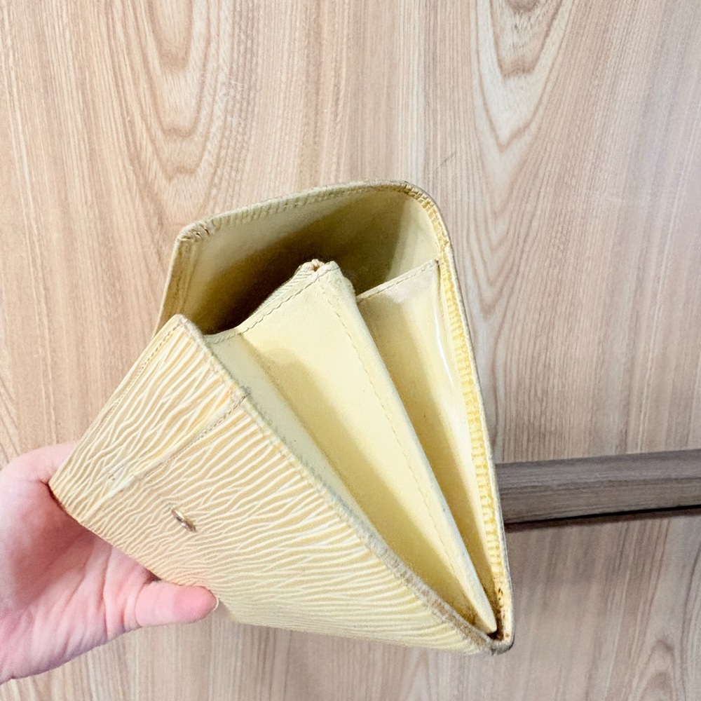 Auth LOUIS VUITTON Yellow Epi Leather Sarah Long Envelope Wallet - Picture 4 of 15
